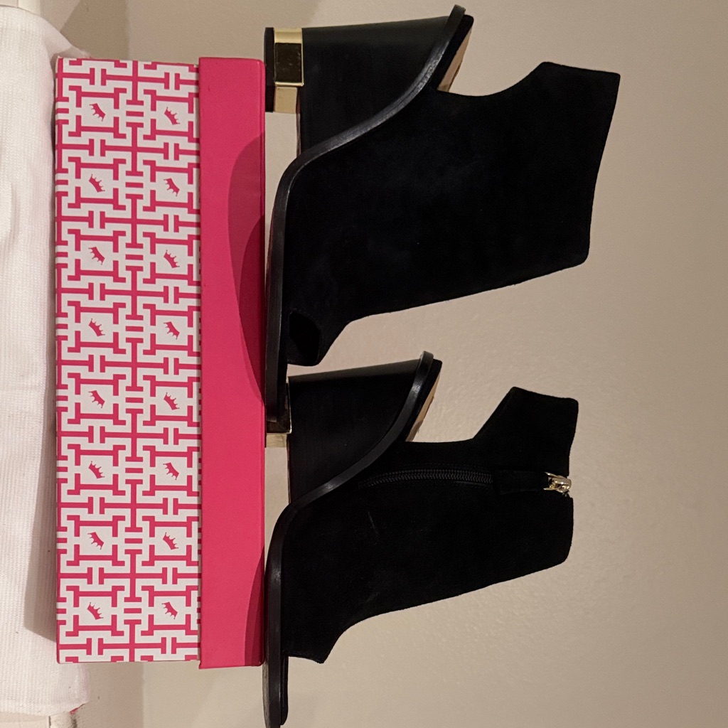 Elaine Turner Black Ankle Booties